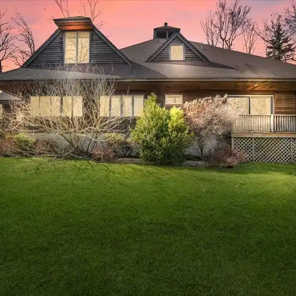 PRESTIGIOUS GATED ESTATE WITH MODERN REFINEMENTS