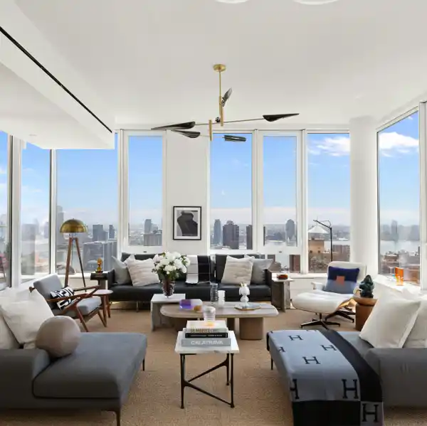 TRUE PENTHOUSE LIVING ABOVE THE SKYLINE
