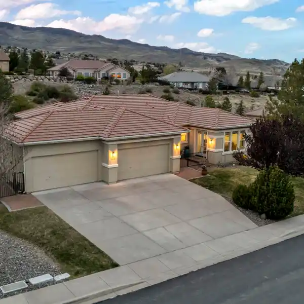BEAUTIFULLY MAINTAINED SINGLE-STORY HOME