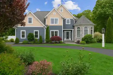 Spacious Colonial Designed for Indoor-outdoor Living