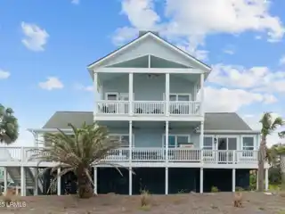 Stunning Second-Row Home on Harbor Island