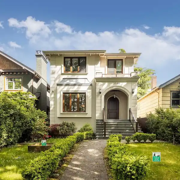 BEAUTIFUL HOME ON A TREE-LINED STREET