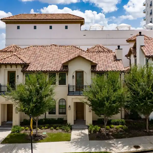 IMMACULATE TOWNHOME WITH STUNNING FEATURES