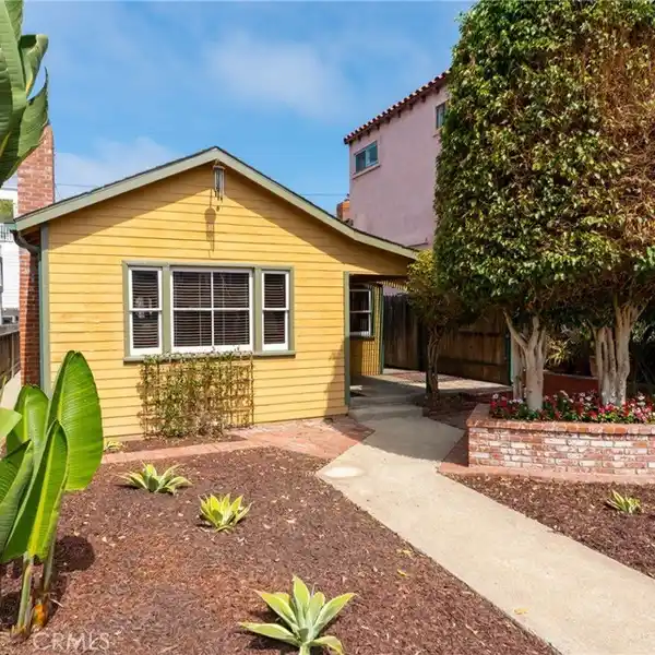 QUINTESSENTIAL MANHATTAN BEACH LIFESTYLE EXPERIENCE