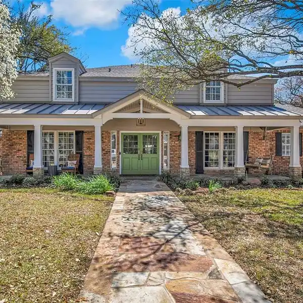 TRADITIONAL LAKE HIGHLANDS HOME BLENDING CHARM AND STYLE