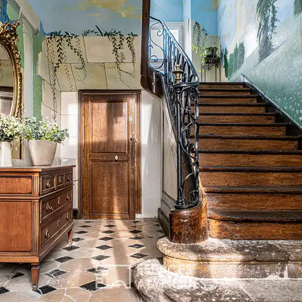GRAND FAMILY ESTATE WITH AUTHENTIC CHARM