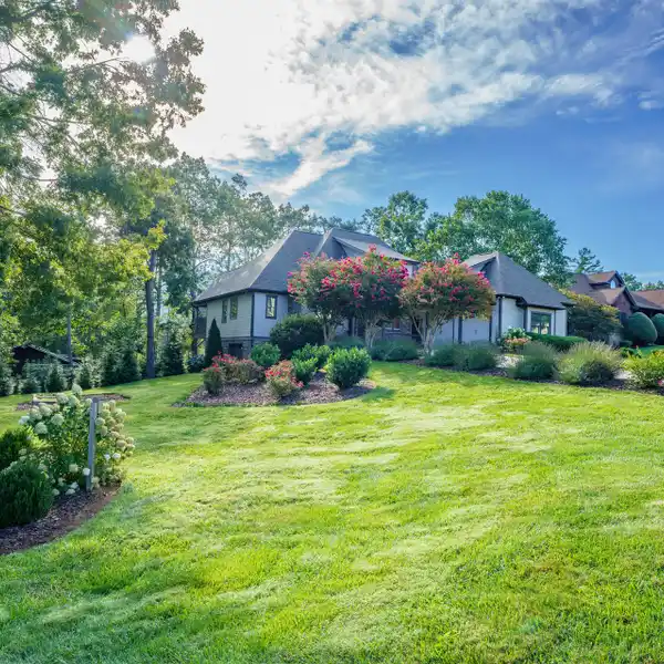 METICULOUSLY MAINTAINED HOME WITH A WONDERFUL PLAN