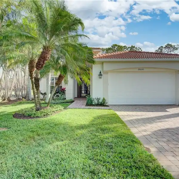 RENOVATED HOME WITH GOLF MEMBERSHIP ON COVETED PIENZA COURT