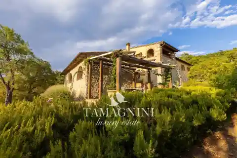 Elegant Countryside Villa with Panoramic Views