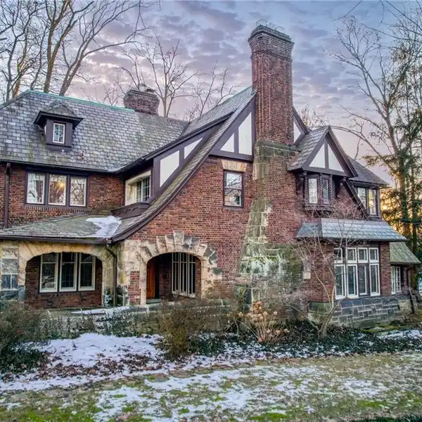 LOVELY HOME IN A FABULOUS LOCATION
