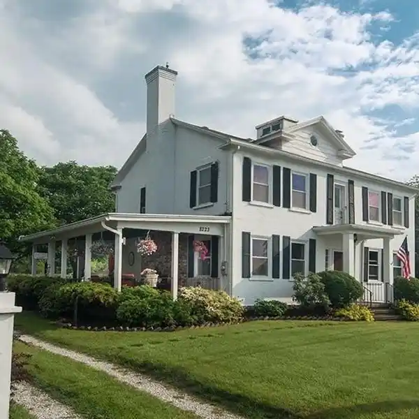 BEAUTIFUL 1830 COLONIAL FARMHOUSE