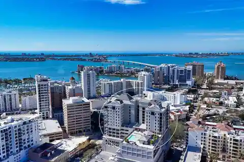 Elegant Downtown Escape with Full Amenities