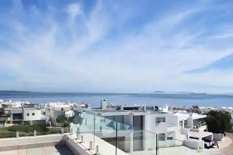 Luxury Home in the Exclusive Paradise Beach Estate