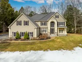 Extraordinary Residence in Desirable Scarborough Neighborhood