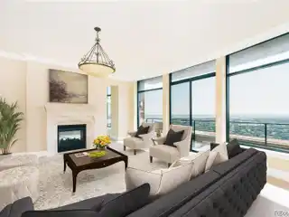 Exceptional Residence in Penterra Plaza