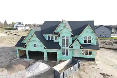 Open and Spacious New Construction in Hollydale