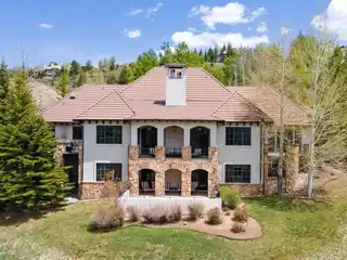 Luxury Mountain Living in Prestigious Cordillera
