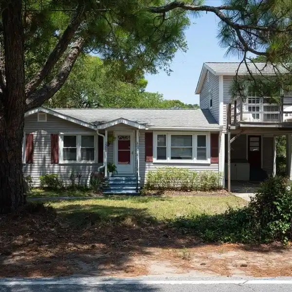 CLASSIC FAMILY BEACH COTTAGE