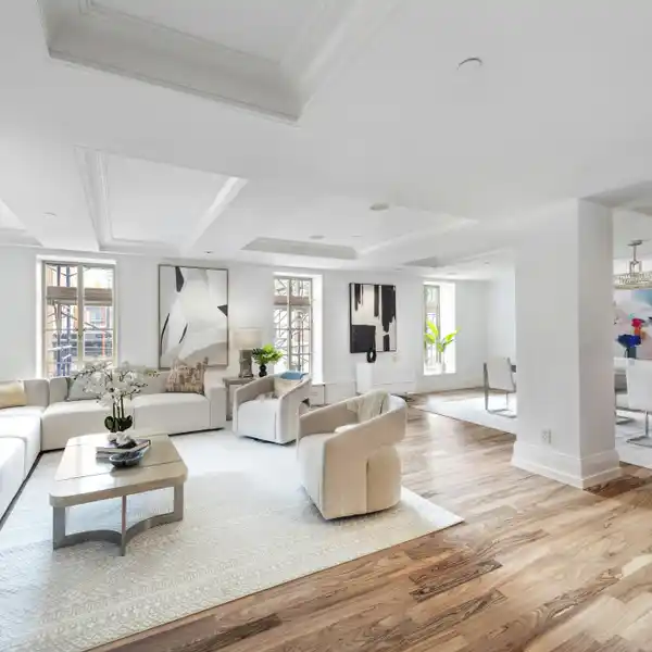 BEAUTIFULLY DESIGNED TURNKEY RESIDENCE IN A LANDMARKED CONDOMINIUM