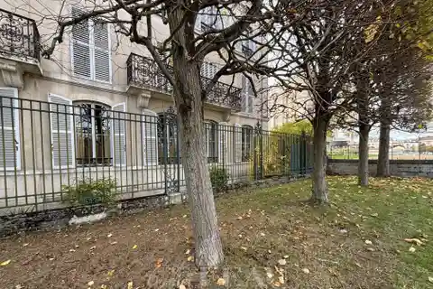 Prestigious Residence with Unrivaled Parkside Views