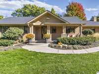 WELCOMING RANCH HOME BLENDING COMFORT AND ELEGANCE
