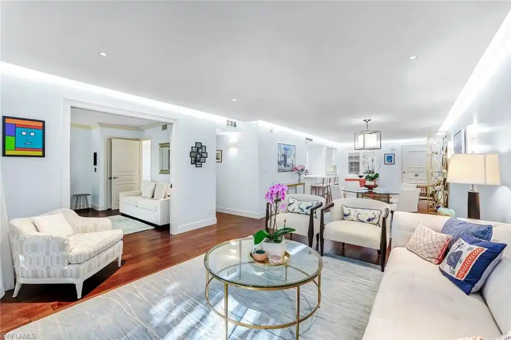 Fully Renovated Haven in the Heart of Old Naples