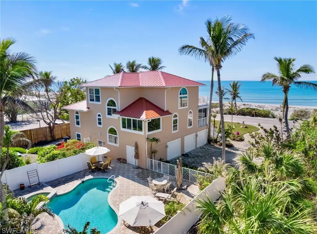 Beachfront Home Between the Gulf and Bay