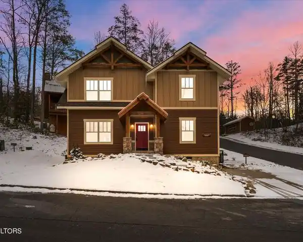 UPSCALE MOUNTAIN COTTAGE RETREAT