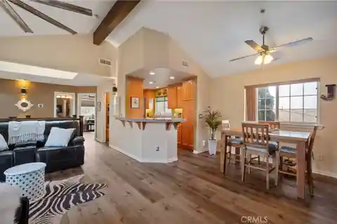 Bright and Airy Rear-unit Townhome