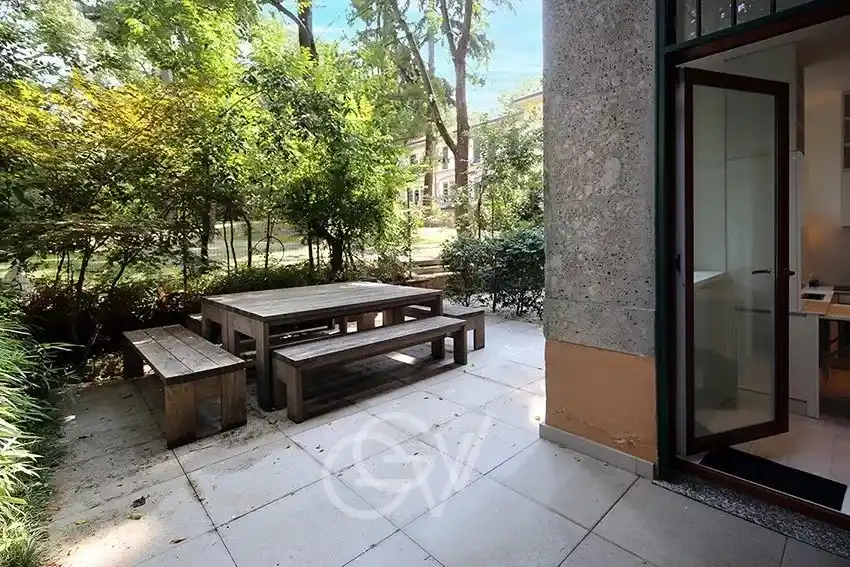 Privacy and Relaxation in the Center of Milan
