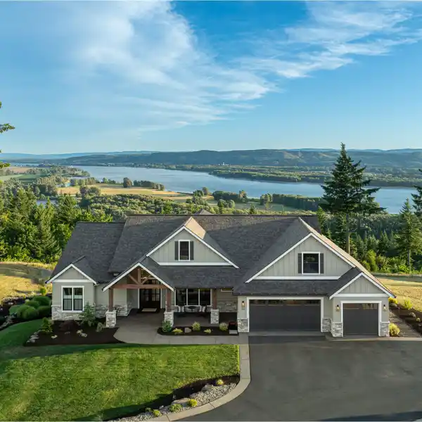 IMMACULATELY CARED-FOR CUSTOM CRAFTSMAN HOME