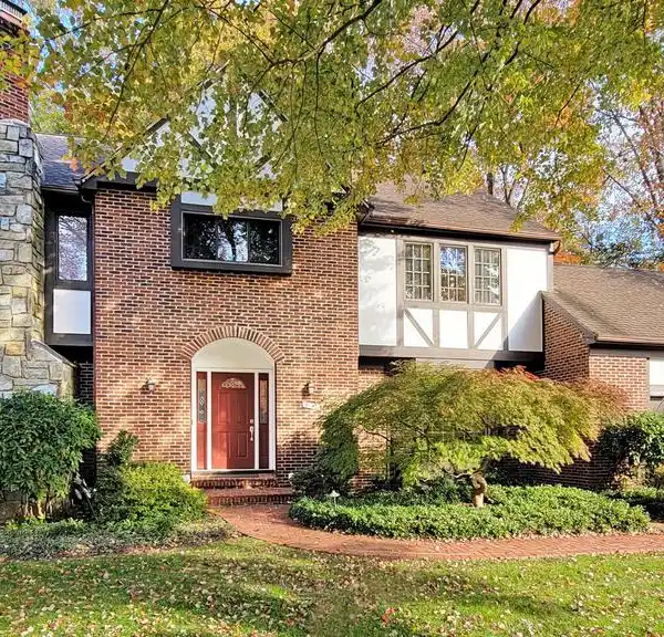 STYLISH WET BAR, RECREATION ROOM, AND MULTIPLE LIVING AREAS