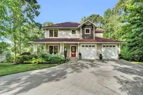 Lakefront Luxury with Stunning Panoramic Views