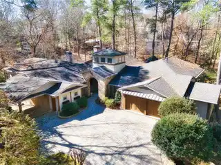 Private Retreat Near Heart of Vinings