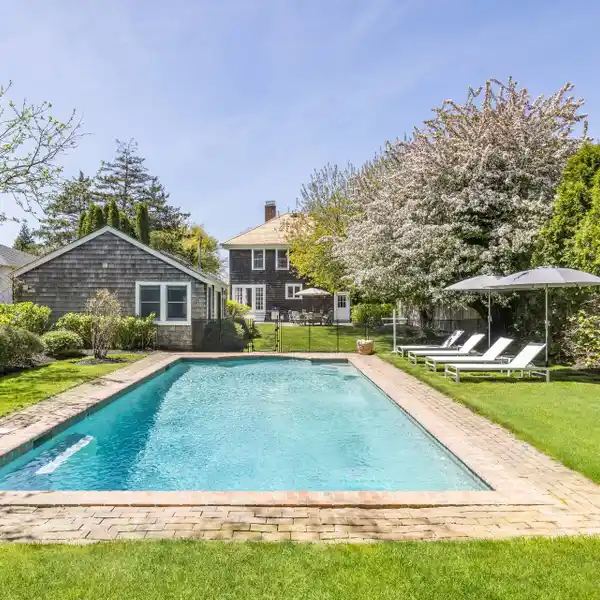 UPDATED RENTAL COMBINING CHARM AND CONVENIENCE