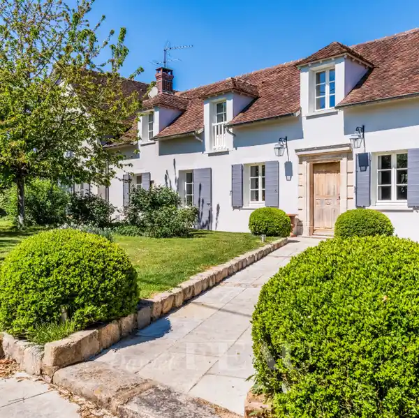 PEACEFUL HAMLET LIVING WITH PRIVATE POOL