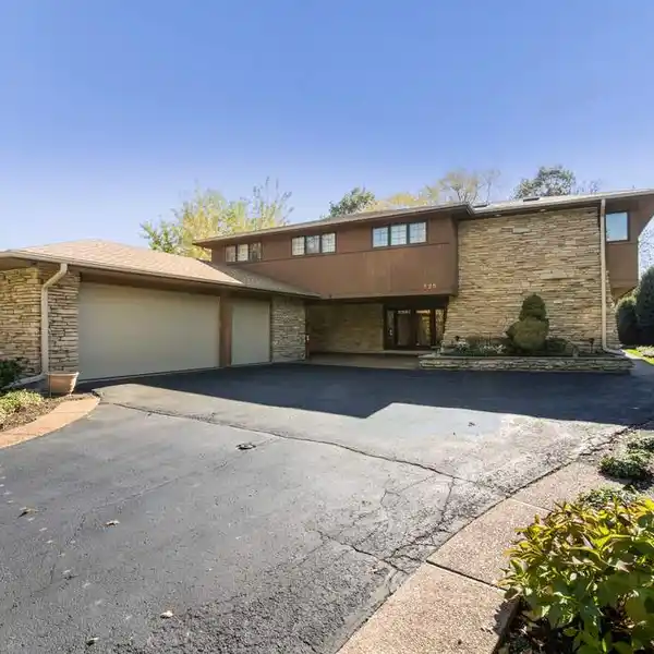 A UNIQUE GEM PERCHED ON PARK RIDGE GOLF COURSE
