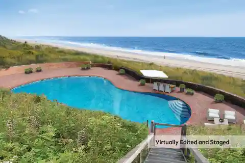Prime East Hampton Oceanfront Compound for Lease