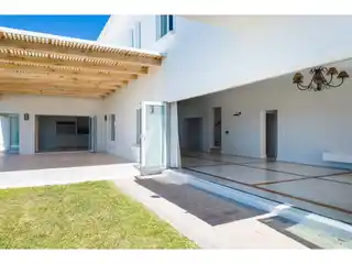 Luxury Living with Iconic Coastal and Mountain Views