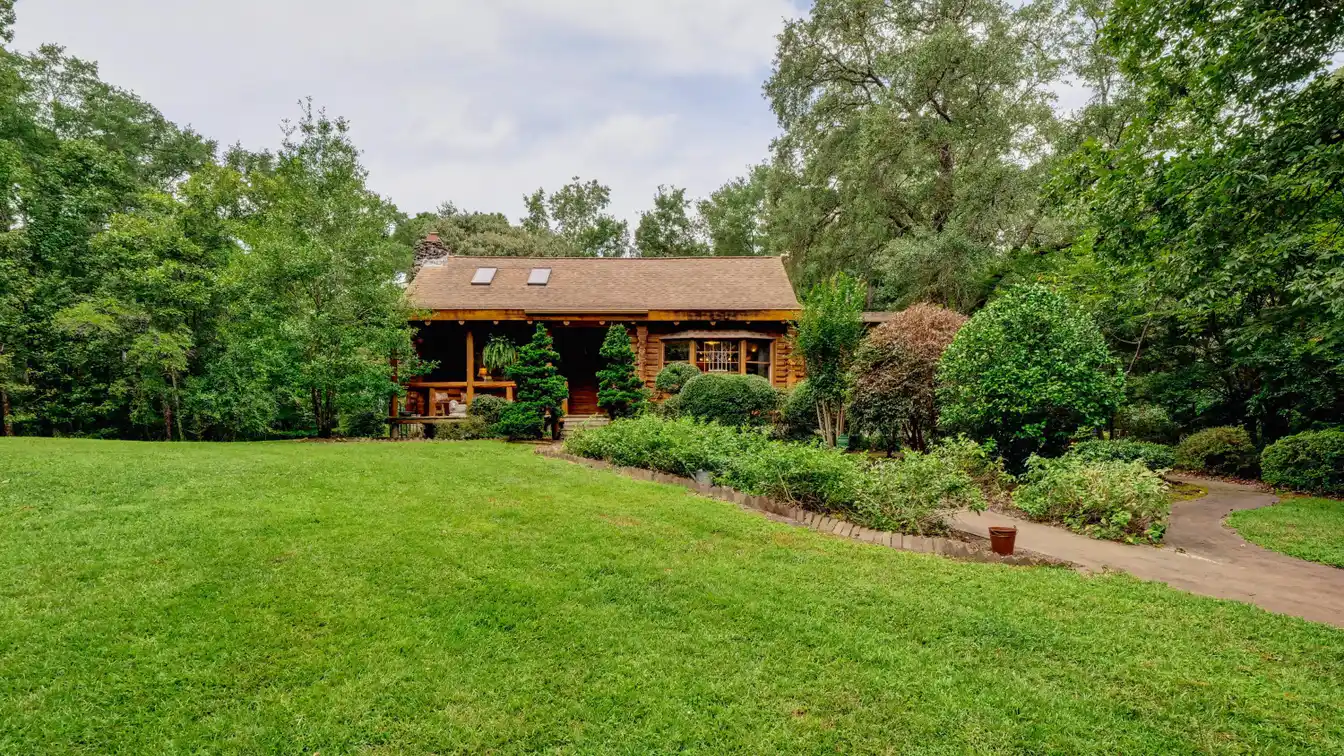 Secluded Cabin on over 32 Tranquil Acres in Wilmington