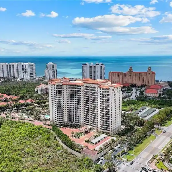 RENOVATED BAY COLONY CONDO