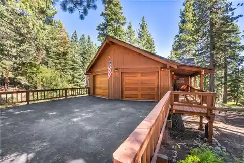 Comfort and Charm with a Connection to Nature
