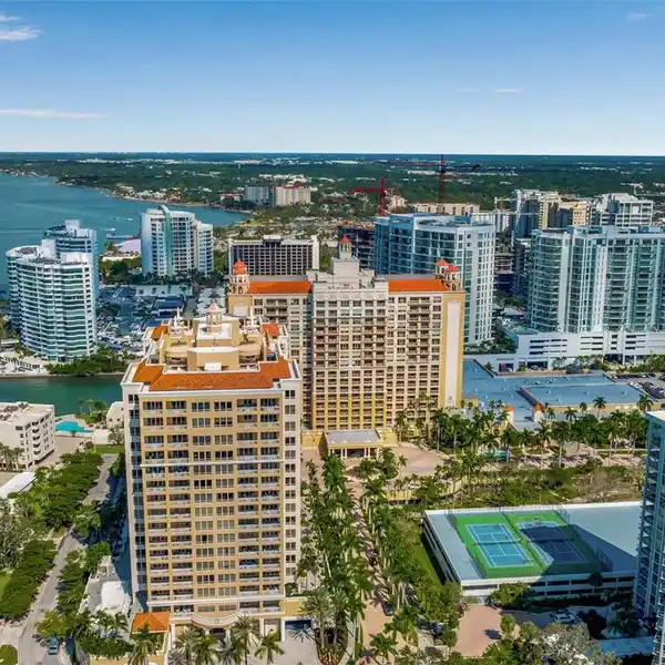RITZ-CARLTON SARASOTA RESIDENCE WITH BREATHTAKING BAY VIEWS