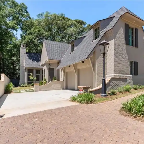 TIMELESS CRAFTSMANSHIP MEETS MODERN COMFORT