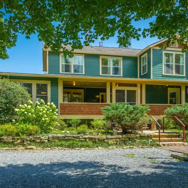 HISTORIC CHARMER IN AN IDYLLIC SETTING