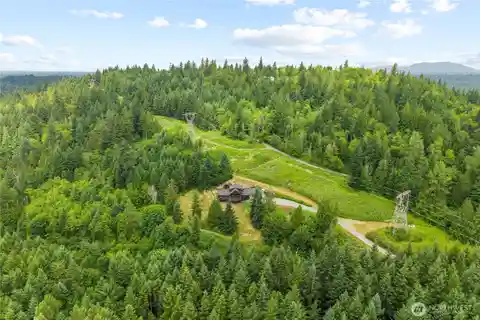 Private Retreat on 7.64 Acres