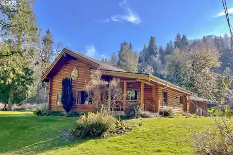 Custom Log Cabin on the Kalama River