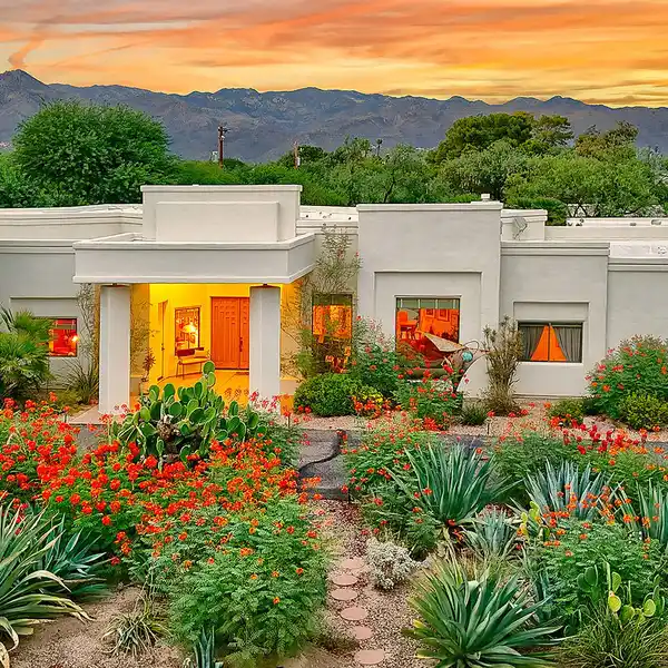 GRAND CUSTOM HOME IN PRESTIGIOUS COMMUNITY