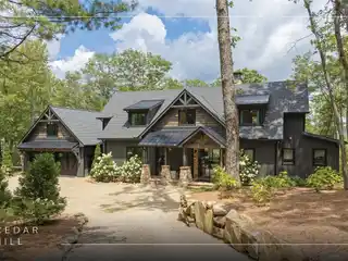 Refined Mountain Retreat in Cedar Hill
