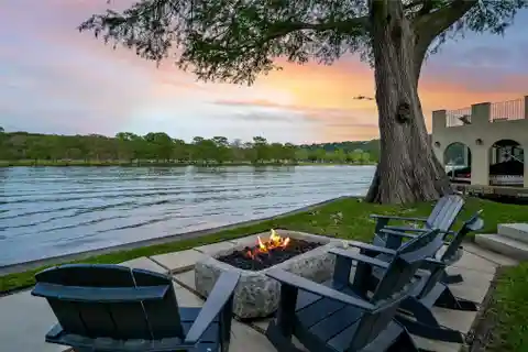 Gracious Estate on Lake Austin